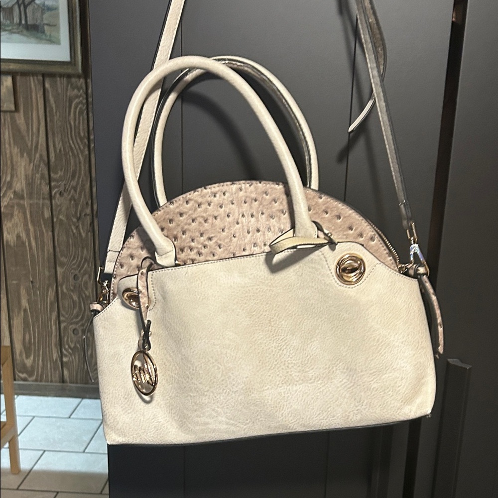 Elegant Cream and Tan Handbag